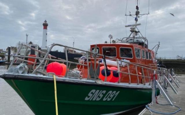 Une immersion d'une urne en mer par Line funéraire à Ouistreham